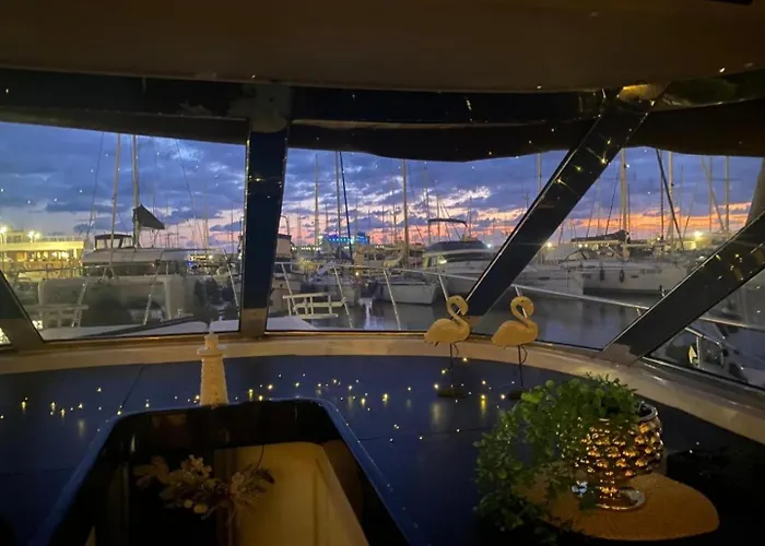 Panaby - House Boat