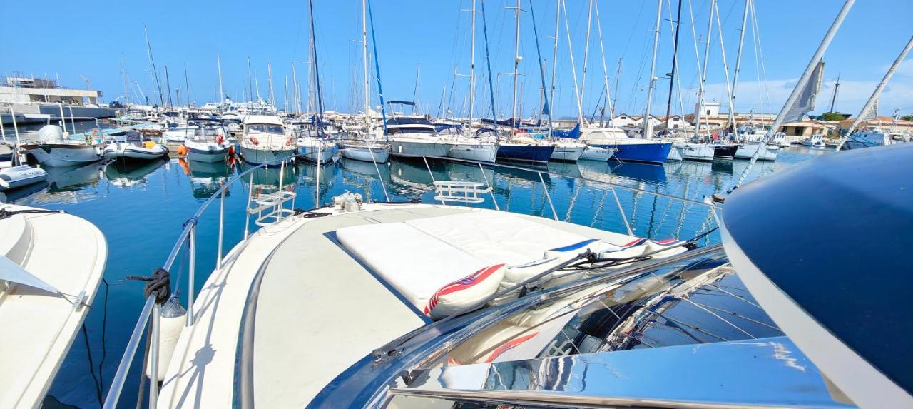 Panaby - House Boat Botel Palermo