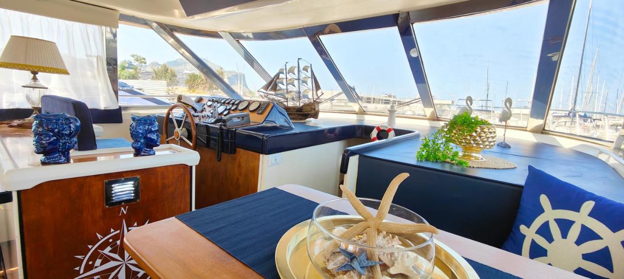 Botel Panaby - House Boat *