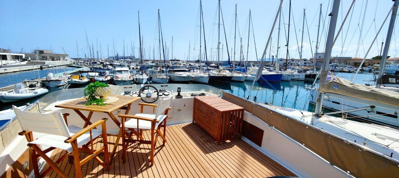Panaby - House Boat Botel *