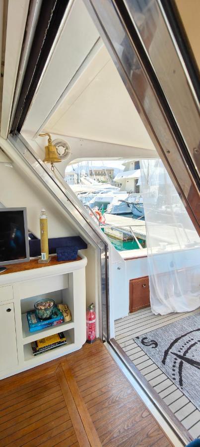 Botel Panaby - House Boat
