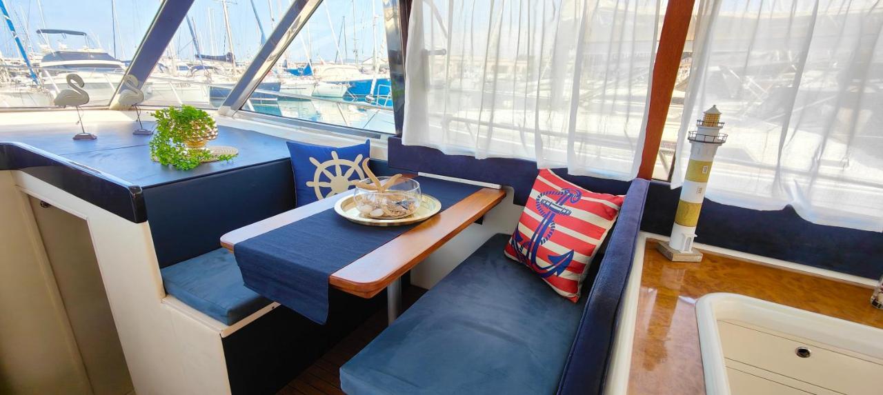 Panaby - House Boat Botel Palermo