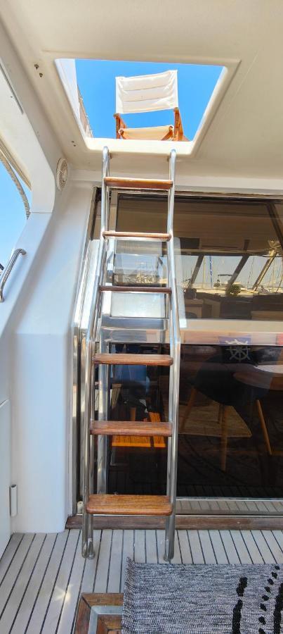 Panaby - House Boat Botel