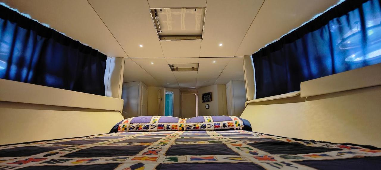 Botel Panaby - House Boat